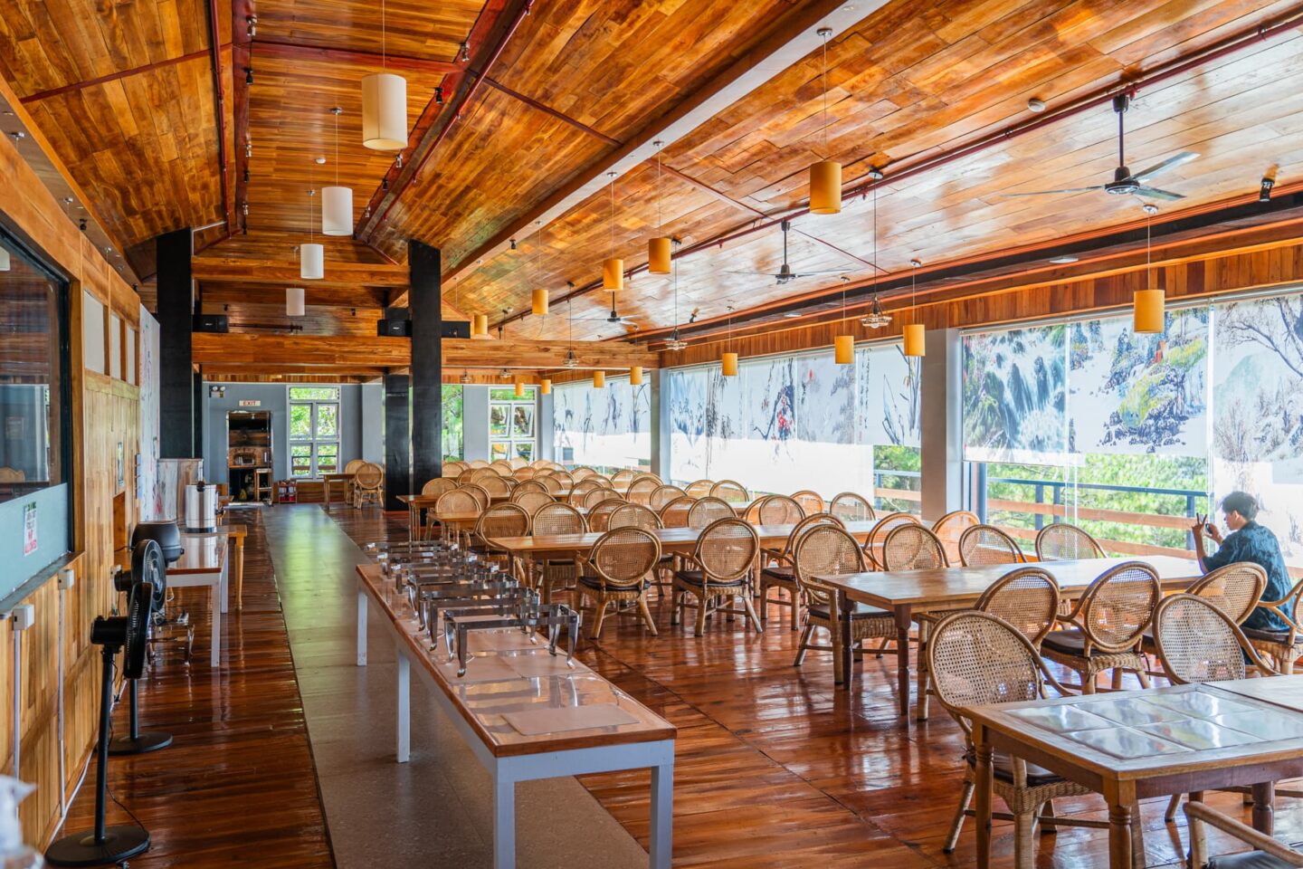 お洒落な「校内カフェ」の画像